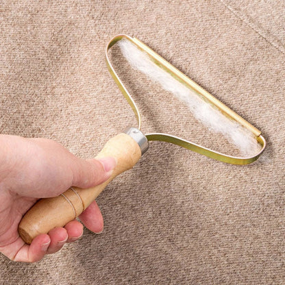 Portable Wooden Handle Lint Remover Brush – Reusable Fabric Shaver for Clothes, Sofas & Upholstery