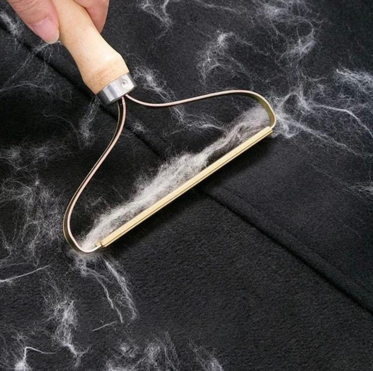 Portable Wooden Handle Lint Remover Brush – Reusable Fabric Shaver for Clothes, Sofas & Upholstery