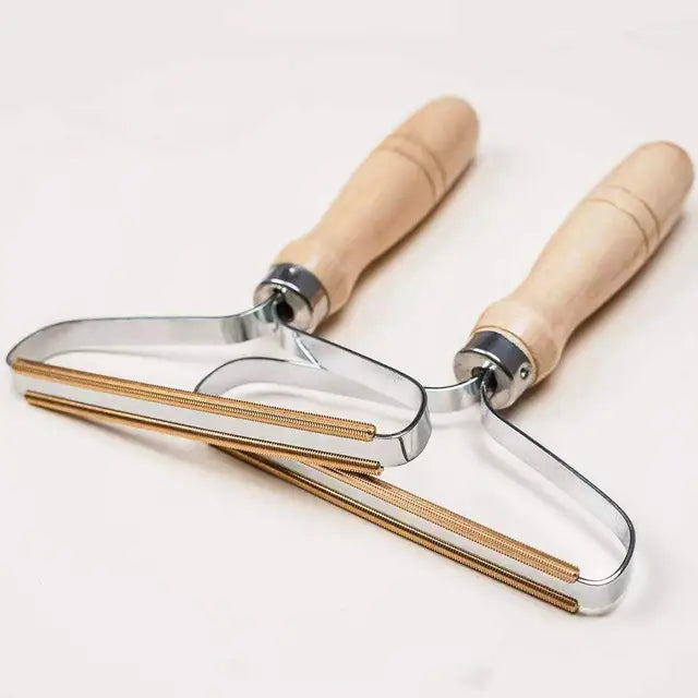 Portable Wooden Handle Lint Remover Brush – Reusable Fabric Shaver for Clothes, Sofas & Upholstery